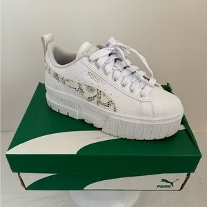 Girl puma shoes size 4